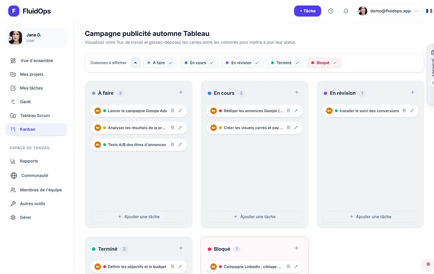 Un tablero Kanban en FluidOps: columnas por hacer, en curso, en revisión, terminado y bloqueado, con el número de tarjetas en cada una.